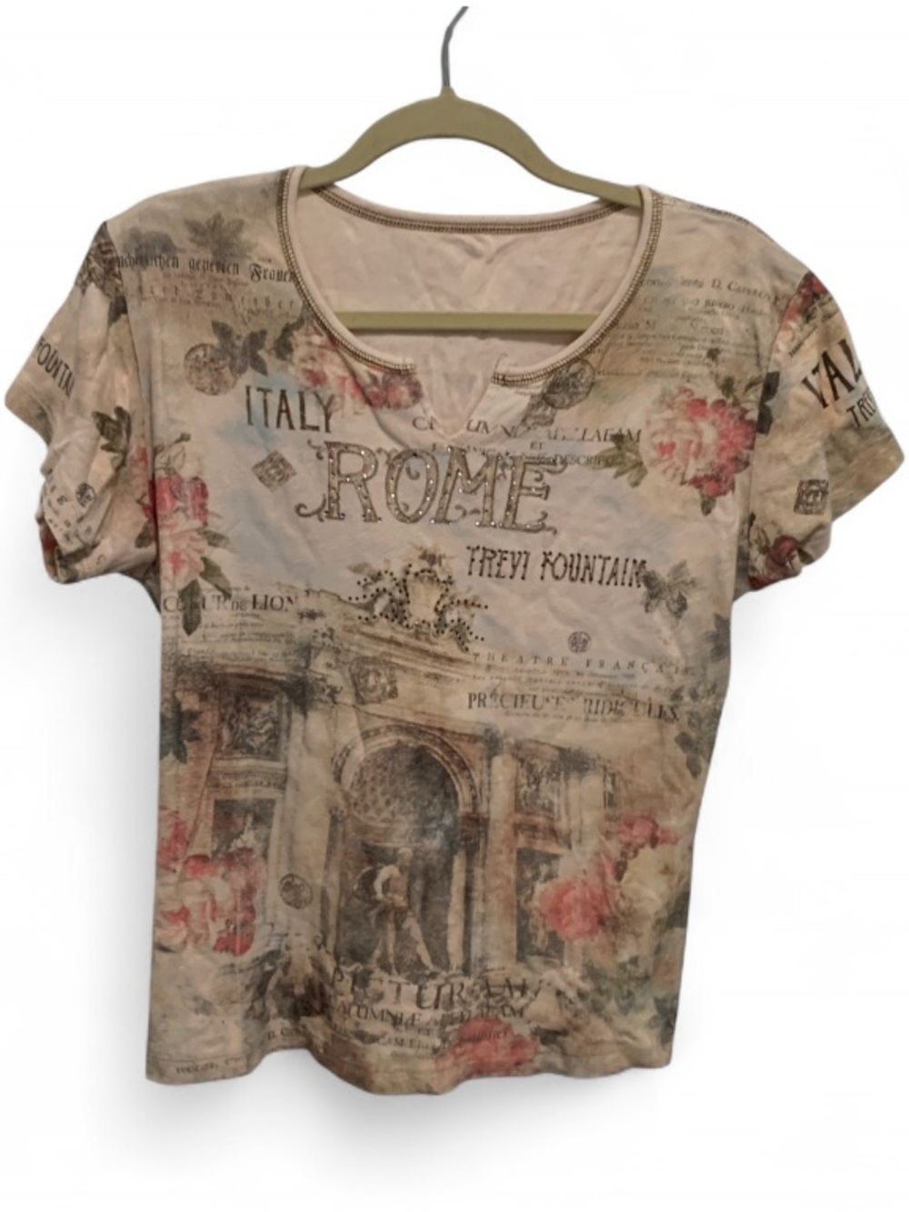 Vintage-Inspired Rome Italy Graphic Short Sleeve Top in Beige Floral